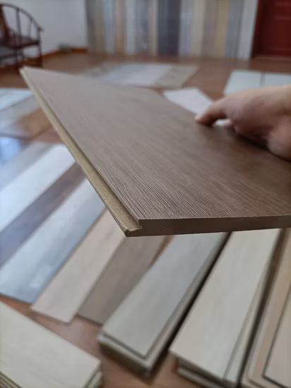2023 Kostenlose Probe V/U Groove Click PVC Holzähnlicher, wasserdichter MDF/HDF-Laminatboden, laminierter Laminat-Vinylboden zu einem guten Preis