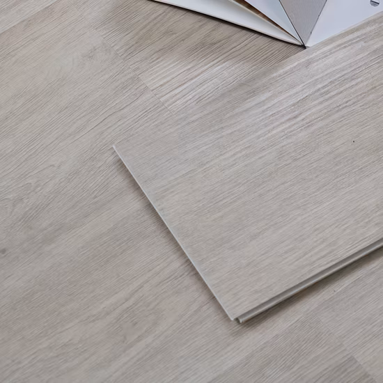 Wasserdichter Kunststoff-UV-Beschichtung Ridid Core SPC PVC-Vinylbodenbelag Klicken Sie für den Innenbereich